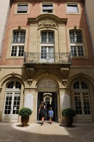 France, Hérault (34), Béziers, entrée principale de l'hôtel de ville