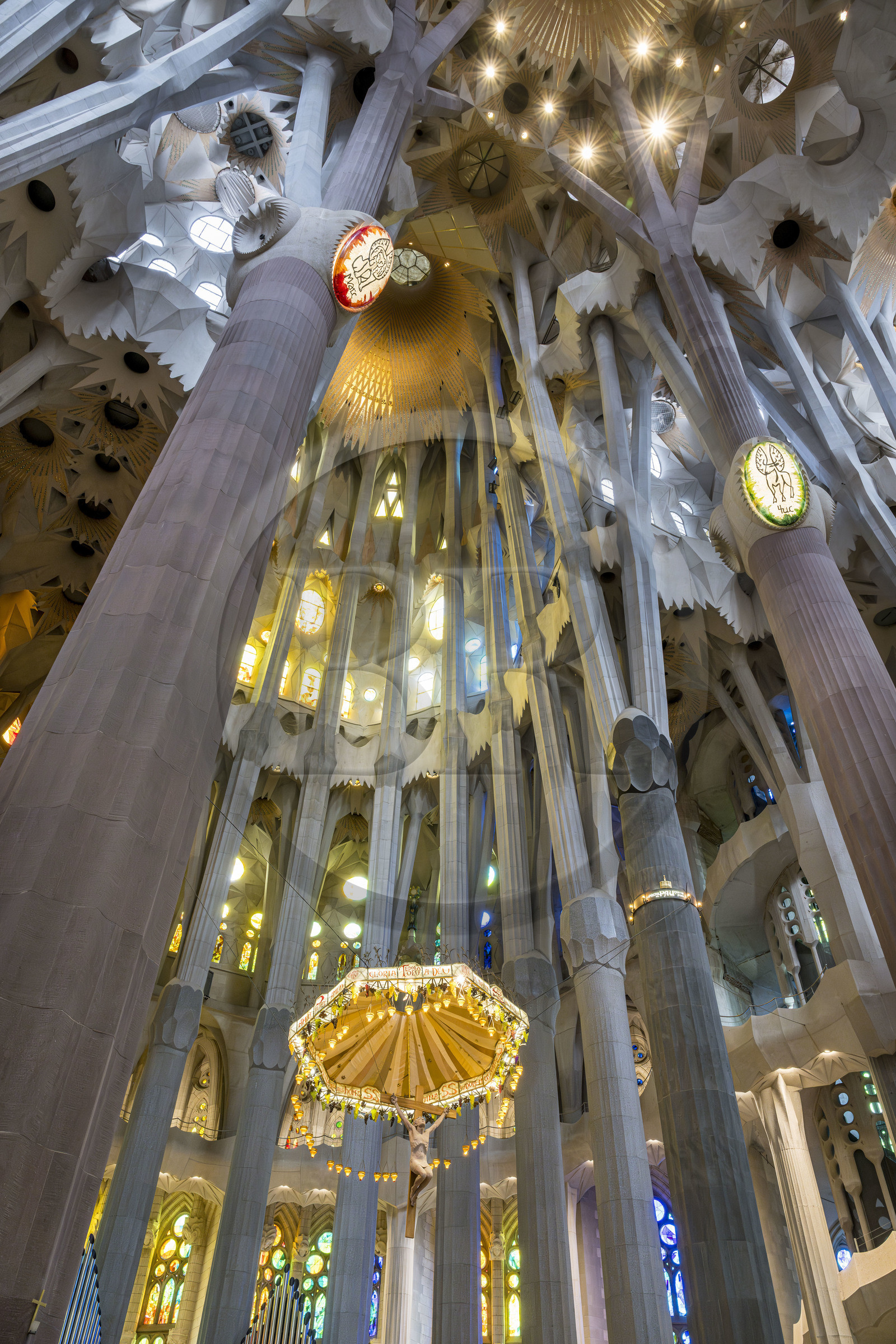 Espagne, Catalogne, Barcelone, quartier de l'Eixample, basilique de la Sagrada Familia de l'architecte du modernisme catalan Antoni Gaudi classée Patrimoine Mondial de l'UNESCO, le chœur, le ciborium et la coupole
