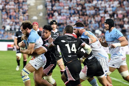 France, Pyrénées-Atlantiques (64), Pays-Basque, Bayonne, stade Jean-Dauger, derby basque de rugby entre l'Aviron Bayonnais (en bleu) et le Biarritz Olympique (ici en noir)