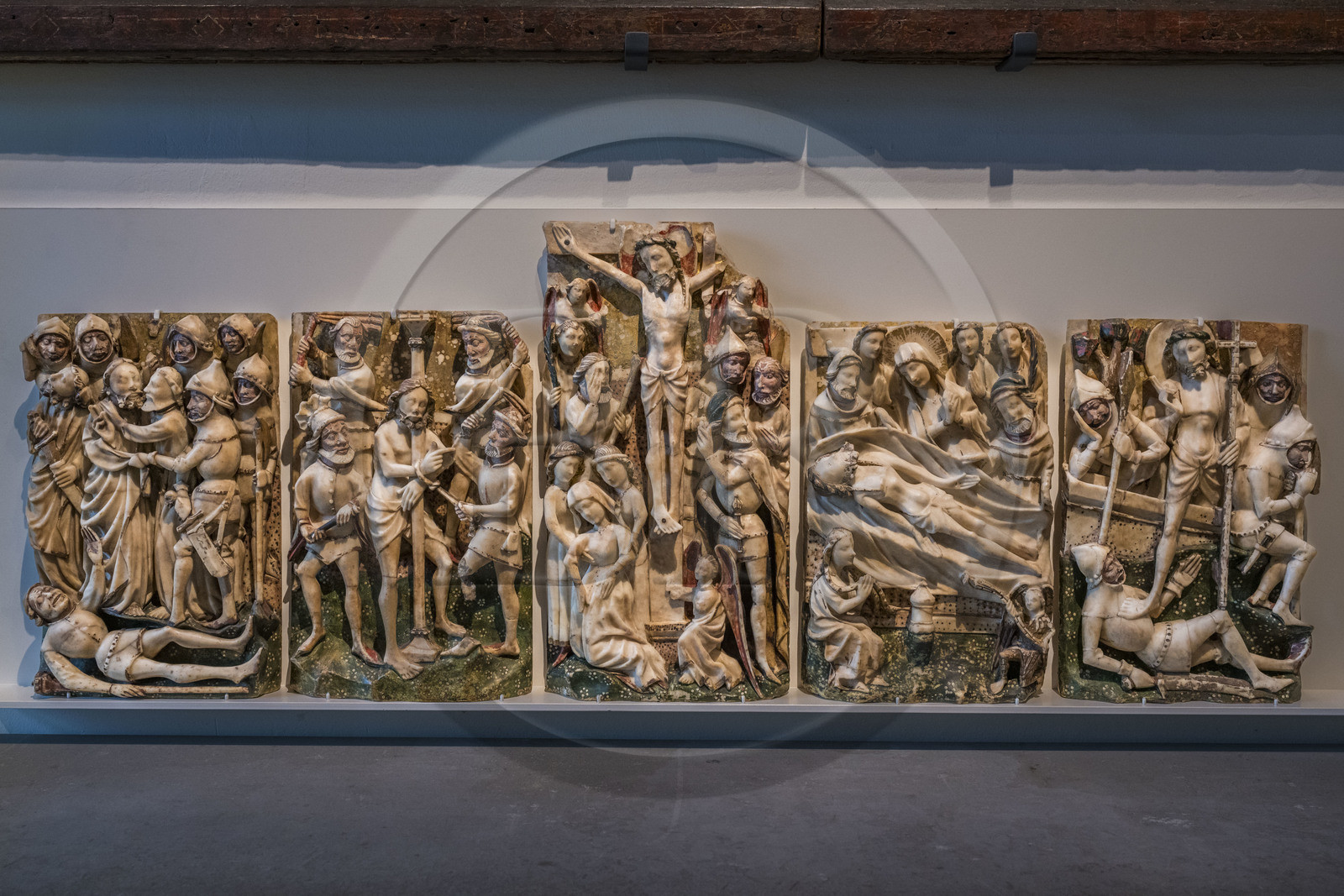 France, Paris (75), Musée de Cluny - Musée national du Moyen-Age, panneaux d'un retable de la Passion, Angleterre, fin XVe siècle, albatre gypseux, polychromie partielle