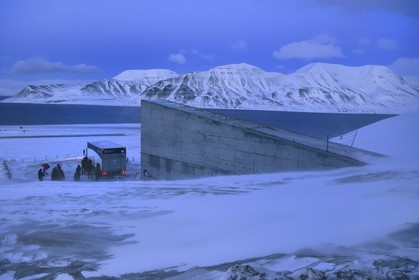 Norvège, Svalbard, Spitzberg, Longyearbyen, la Réserve mondiale de semences du Svalbard (banque de graines du Global Seed Vault) permet une sauvegarde de sécurité pour les collections existantes de banques de gènes, livraison des semences par NordGen
