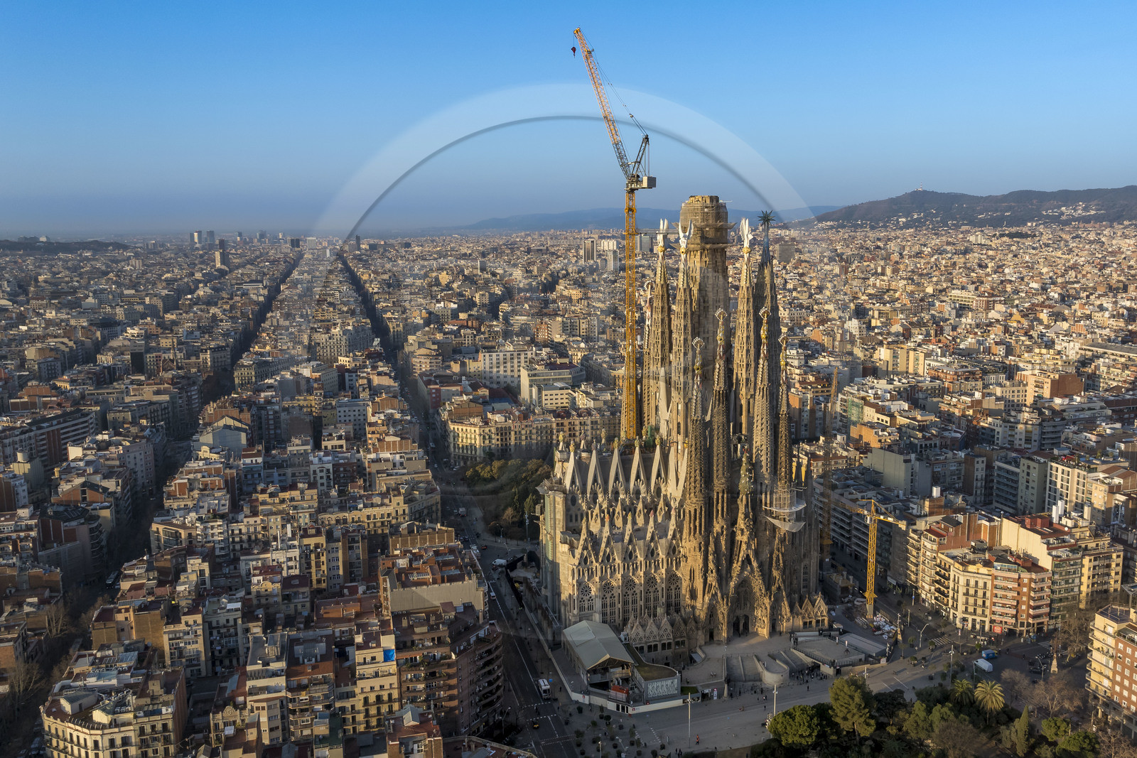 Espagne, Catalogne, Barcelone, quartier de l'Eixample, basilique de la Sagrada Familia de l'architecte du modernisme catalan Antoni Gaudi classée Patrimoine Mondial de l'UNESCO, façade de la Nativité