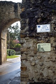 France, Yvelines (78), Montchauvet, la Porte de Bretagne, vestige des fortifications du XIIe siècle