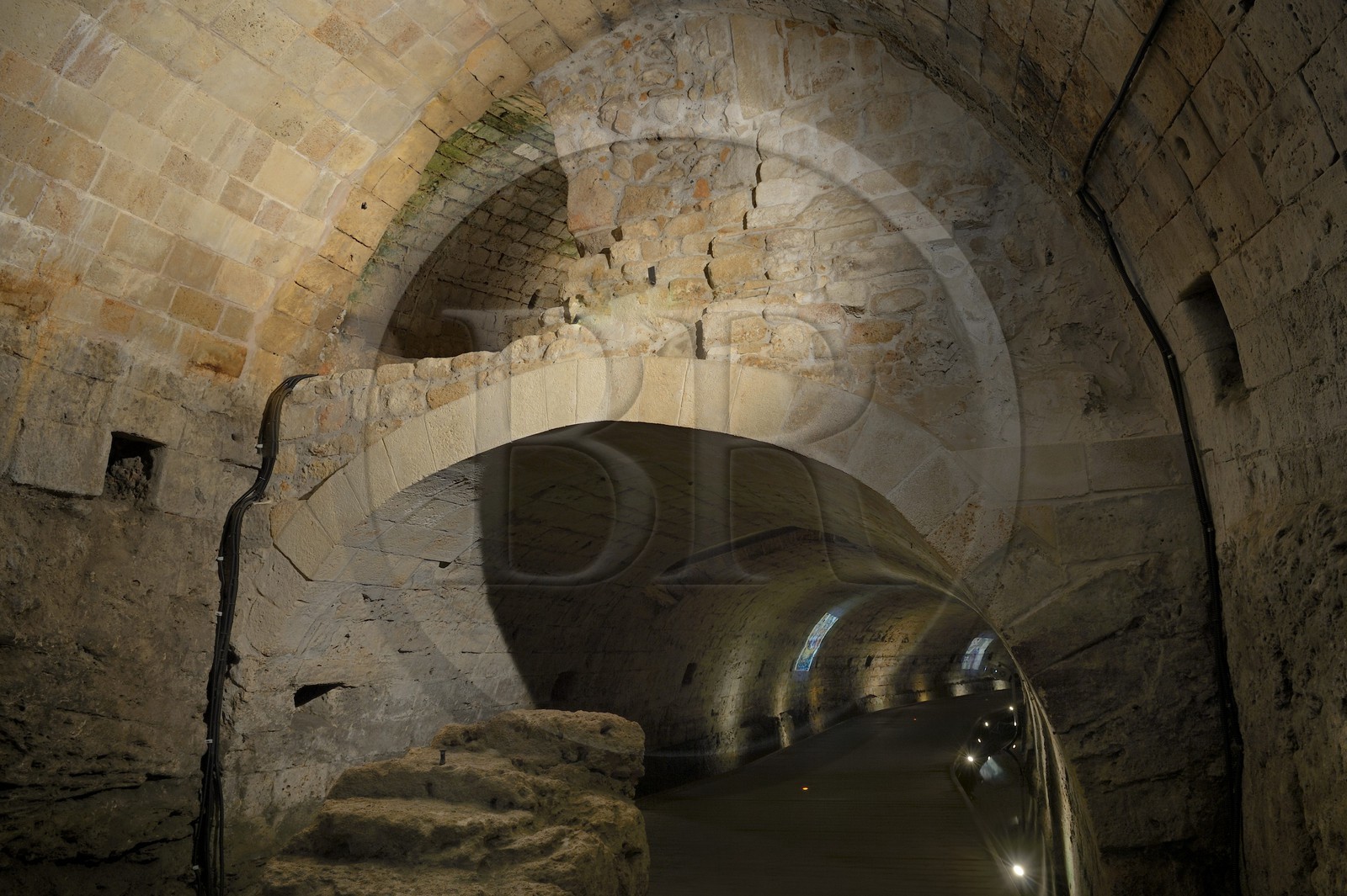 Israel, district Nord, Galilée, Acre (Akko), vieille ville, classée Patrimoine Mondial de l'UNESCO, le tunnel des Templiers long de 350 de long mène du Palais Templiers qui a été détruit en 1921 jusqu'au port d'Acre à l'est, il a été construit à la fin du 12ème siècle mais seulement découvert en 1994