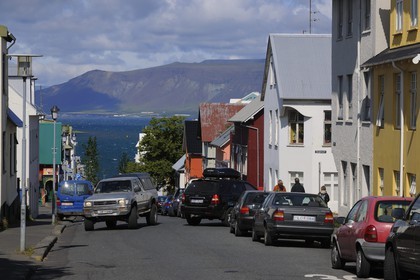 Islande, Reykjavik, rue de la vieille ville descendant au port