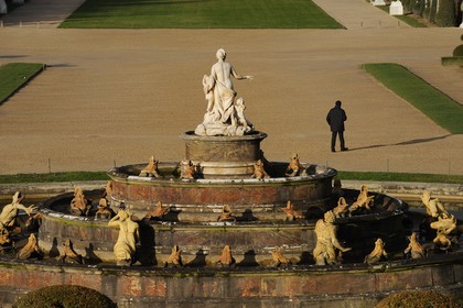 France, Yvelines (78), parc du château de Versailles, classé Patrimoine Mondial de l'UNESCO, le Bassin de Latone