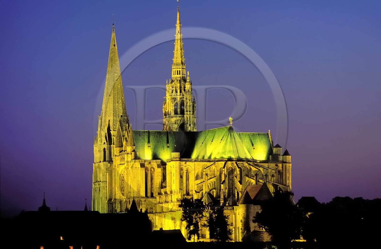 France, Eure-et-Loir (28), Chartres, cathédrale Notre-Dame de Chartres classée Patrimoine Mondial de l' UNESCO la nuit
