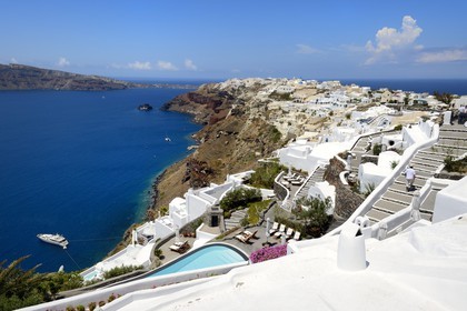 Grèce, Les Cyclades, mer Égée, île de Santorin (Thira ou Théra), le village de Oia qui surplombe la Caldera