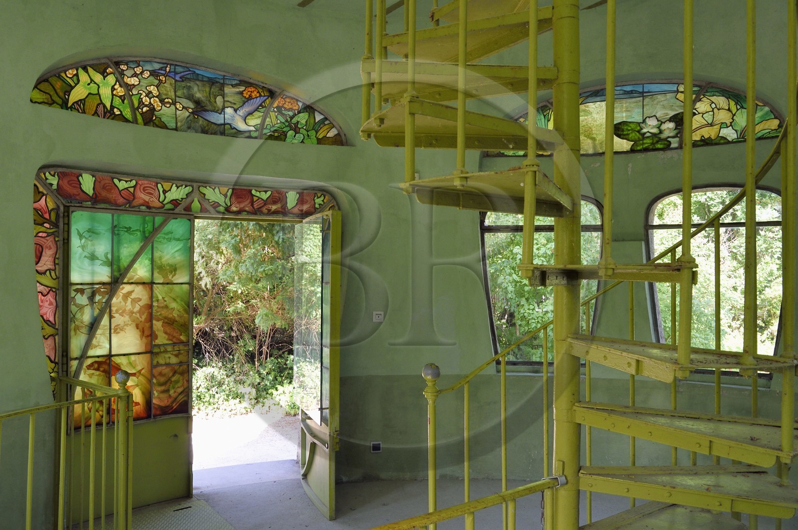 France, Meurthe-et-Moselle (54), Nancy, musée de l'Ecole de Nancy dans l'ancienne propriété d'Eugène Corbin, vitraux de la porte du pavillon aquarium (1904) par Jacques Gruber