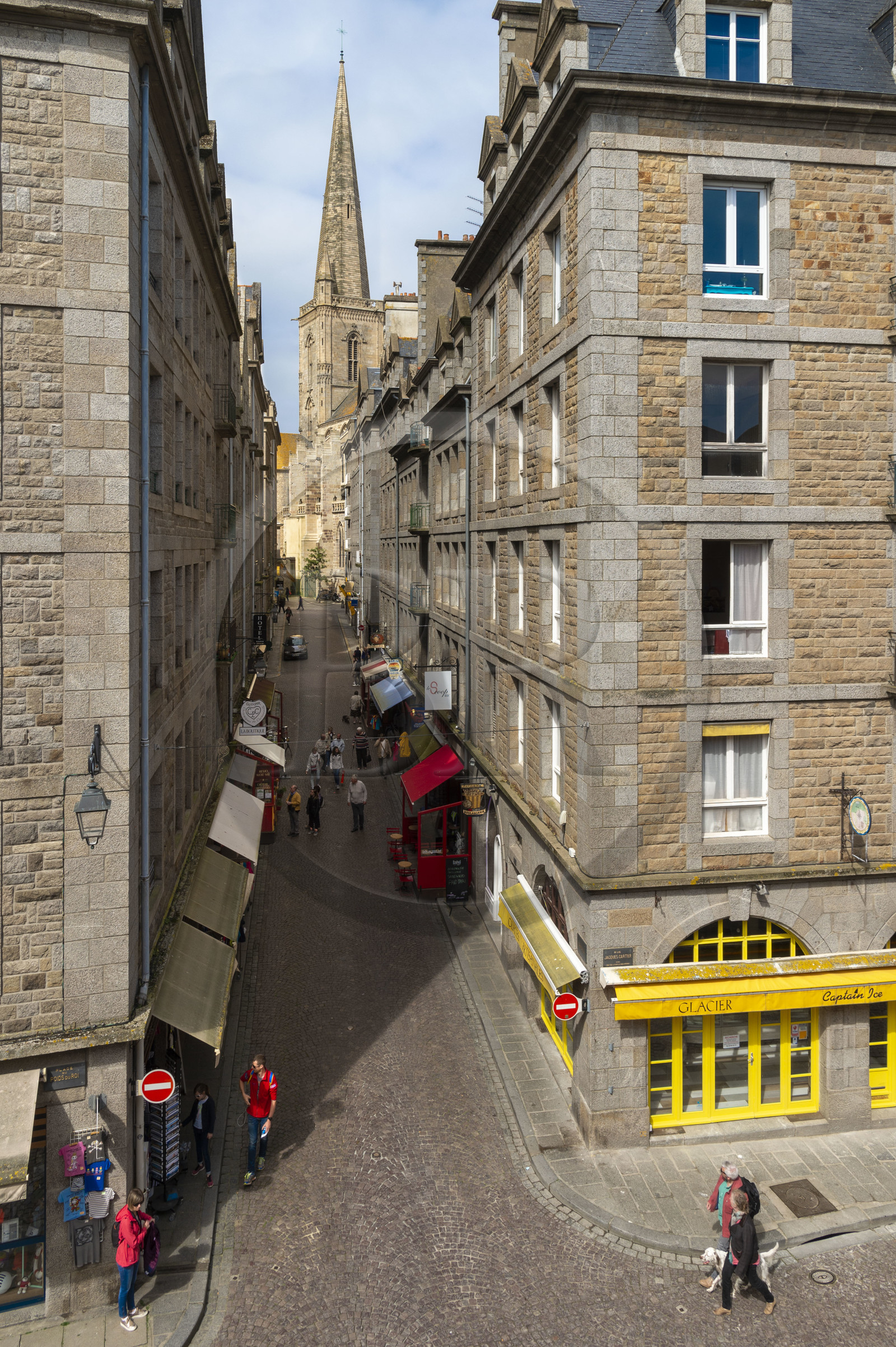 France, Ille-et-Vilaine (35), Côte d'Emeraude, Saint-Malo intra-muros, la cathédrale Saint-Vincent au bout de la Grand Rue
