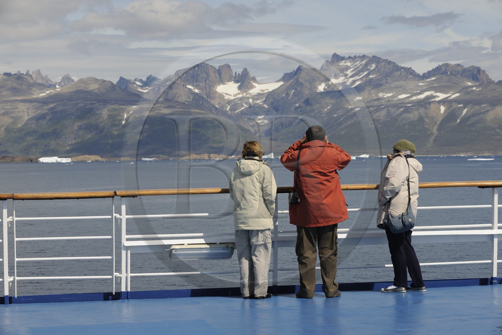 Groenland, région méridionale, le bateau de croisière le Princess Danané croise des icebergs au large de Nanortalik