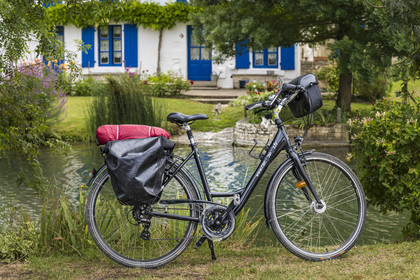 France, Deux-Sèvres (79), le Marais Poitevin, la Venise Verte, bicyclette concue pour la randonnée