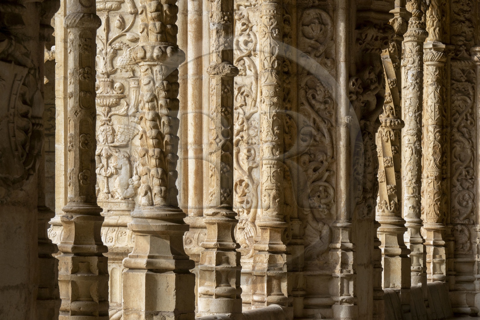 Portugal, Lisbonne, Bélem, Monastere des Hiéronymites (Mosteiro dos Jerónimos), classé Patrimoine Mondial de l'UNESCO, colonnettes du cloitre