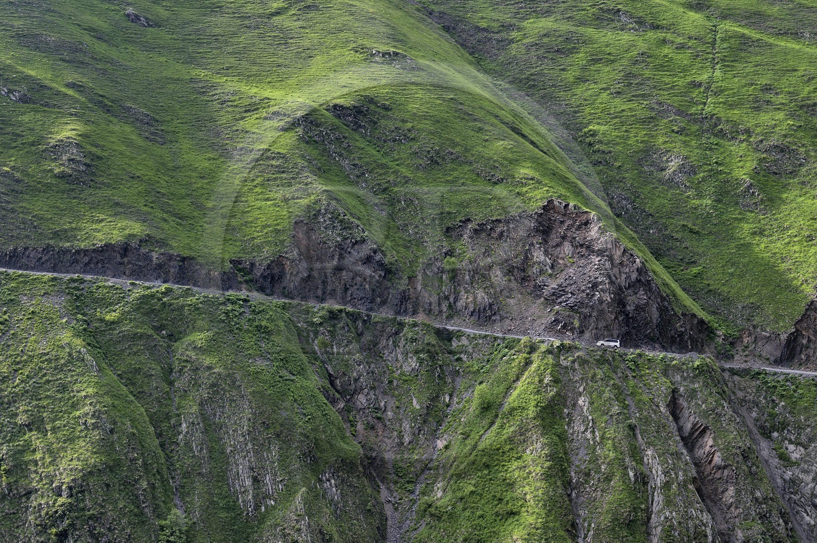 Géorgie, Kakheti, region de Touchétie, la très spectaculaire piste qui relie Telavi à Omalo en passant par le Col d'Abano à 2826 mètres