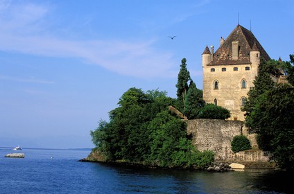 France, Haute-Savoie (74), Yvoire, labellisé Les Plus Beaux Villages de France, le donjon du château sur le lac Léman