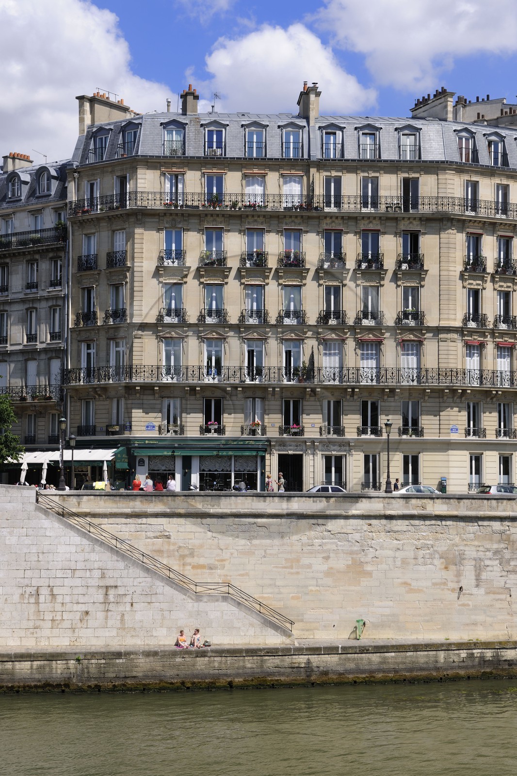 France, Paris (75), île Saint Louis, immeuble du quai d'Orléans