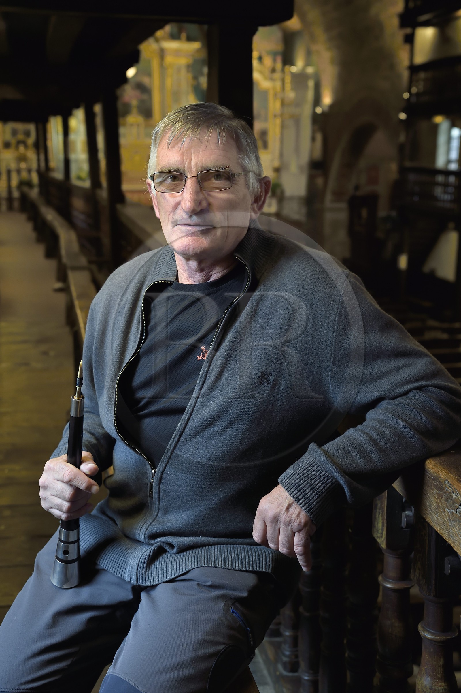 France, Pyrénées-Atlantiques (64), Pays-Basque, Saint-Etienne-de-Baïgorry, église Saint-Etienne, Betti Bidart, joueur de gaita navarraise (instrument à vent à hanche double) aussi appelée flûte basque