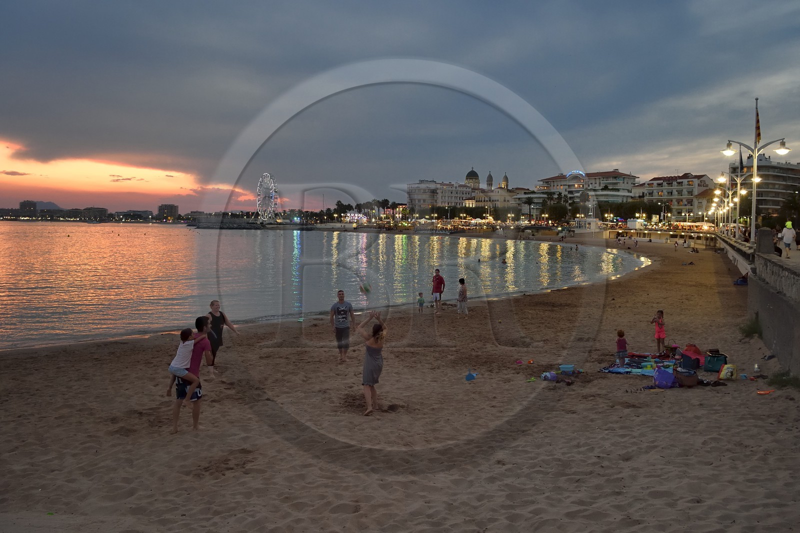 France, Var (83), Saint-Raphaël, Promenade René Coty, Plage Veillat