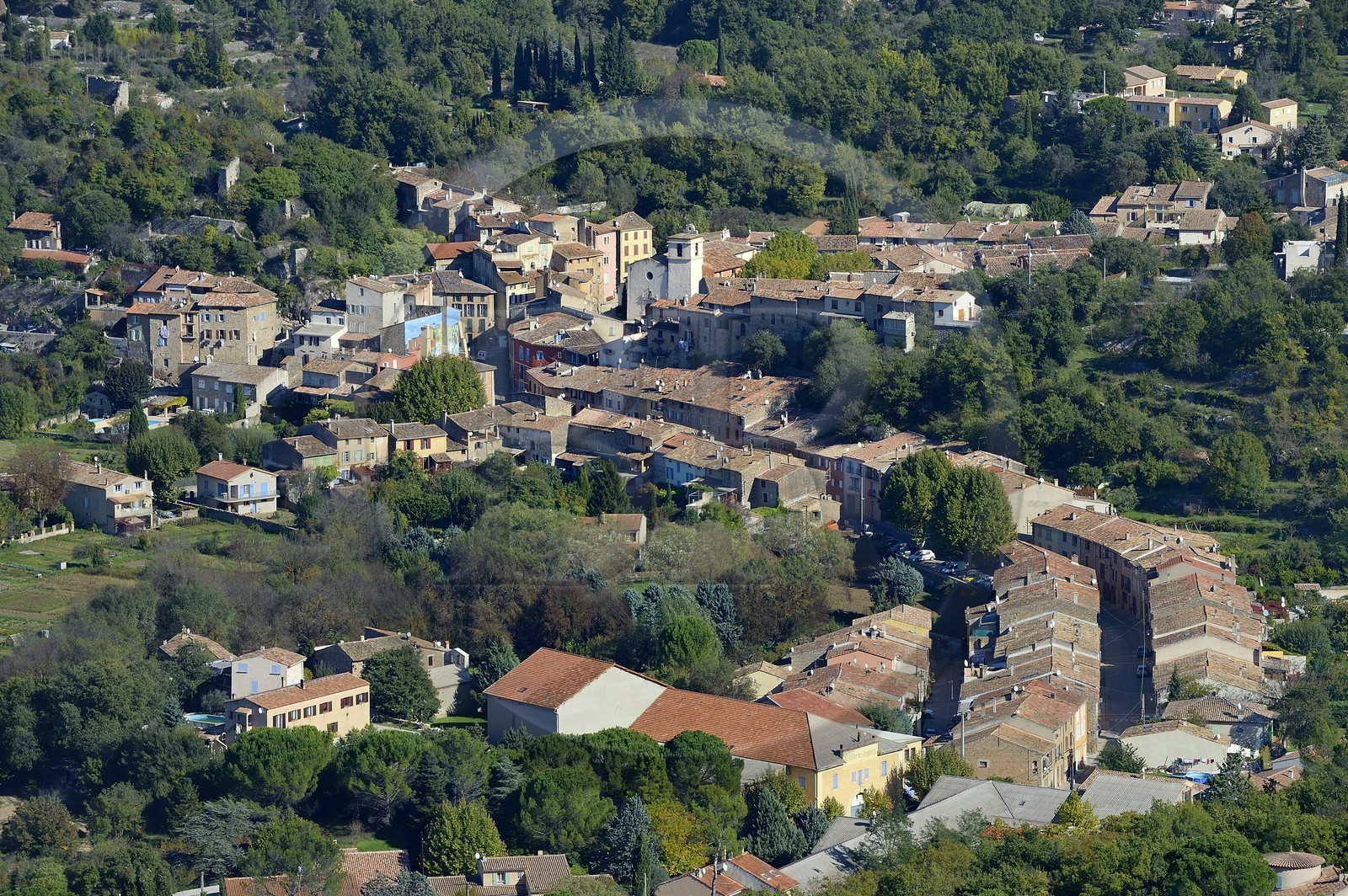 France, Var (83), Provence Verte, le village de Bras vers Saint-Maximin-la-Sainte-Baume (vue aérienne)