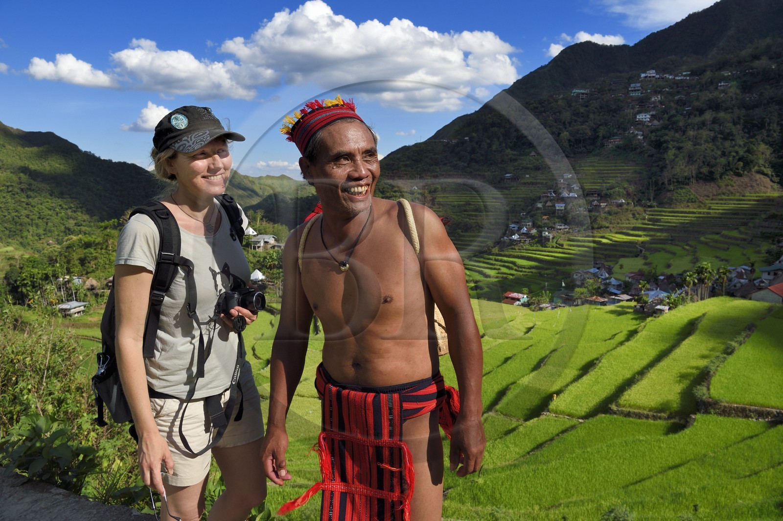 Philippines, province d'Ifugao, les rizières en terrasses de Banaue autour du village de Batad, classées Patrimoine Mondial de l'UNESCO, le guide Adolpho revetu du costume traditionnel Ifugao