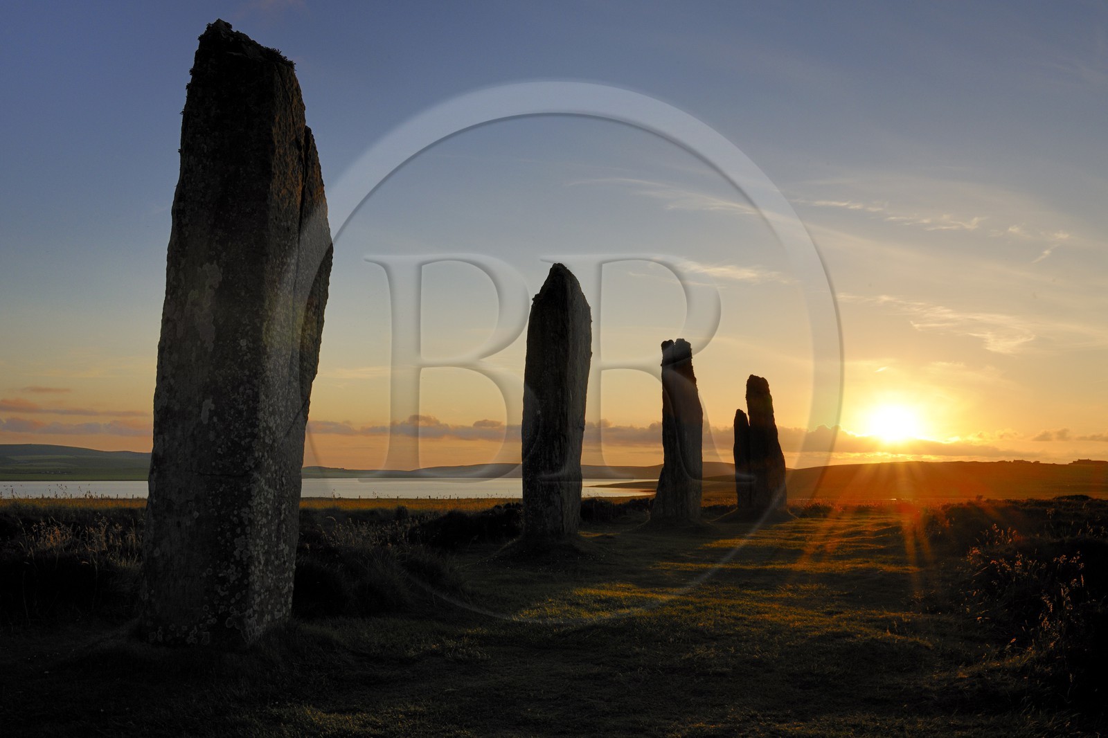 Royaume-Uni, Ecosse, Iles Orcades, Ile de Mainland, au bord du Loch of Stenness, cercle de pierres levées du Ring of Brodgar, classées Patrimoine Mondial de l' UNESCO