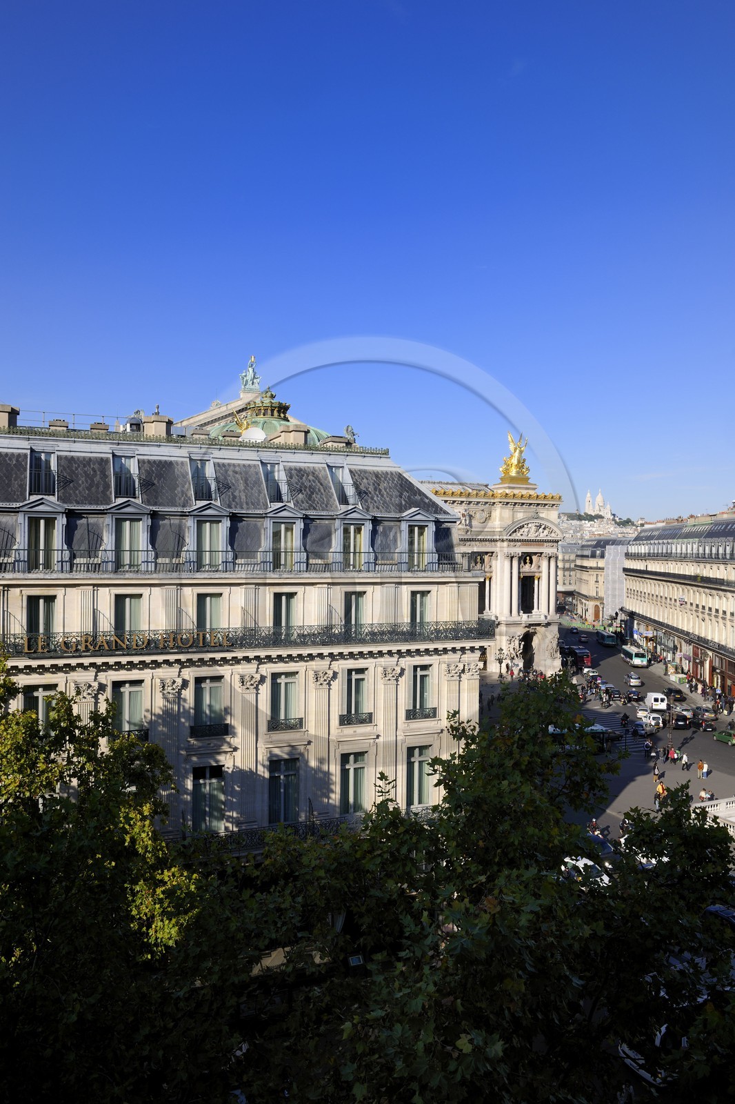 France, Paris (75), place de l'Opéra et façades haussmanniennes