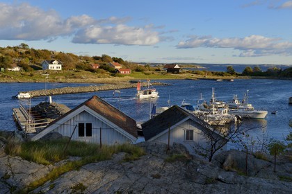 Suède, Västra Götaland, Iles Koster, Sydkoster, bateau de pêche dans le port de Ekenäs