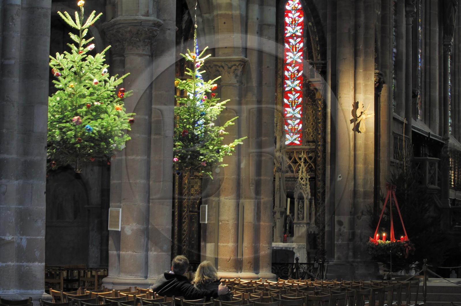 France, Bas Rhin (67), Selestat, sapin de Noel suspendu dans la nef de l'Eglise Saint-Georges