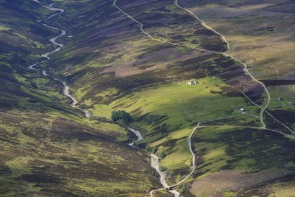 Royaume-Uni, Ecosse, Perth and Kinross, paysage près de Dalchalloch, un Glen des Grampian Mountains (vue aérienne)