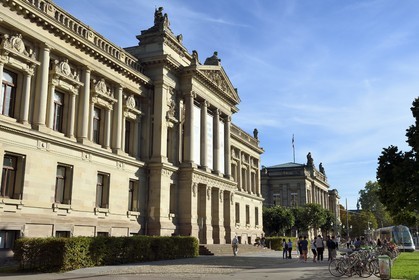 France, Bas-Rhin (67), Strasbourg, Quartier des Quinze, l’église orthodoxe de Tous-les-Saints au bord du canal de la Marne au Rhin