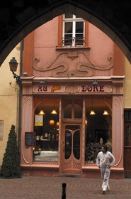 France, Haut Rhin (68), Colmar, vieux restaurant art nouveau rue des Marchands a Noel