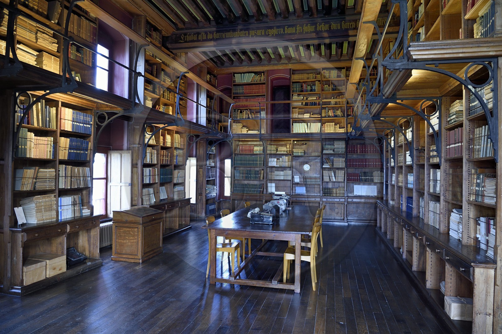 France, Pyrénées-Atlantiques (64), la côte du Pays-Basque, Hendaye, chateau d'Abbadia construit en 1870 par Eugène Viollet-le-Duc pour Antoine d'Abbadie d'Arrast, la bibliothèque