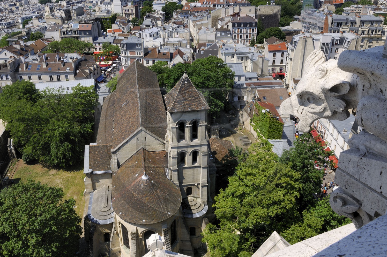 France, Paris (75), l'église Saint-Pierre de Montmartre derrière la place du Tertre