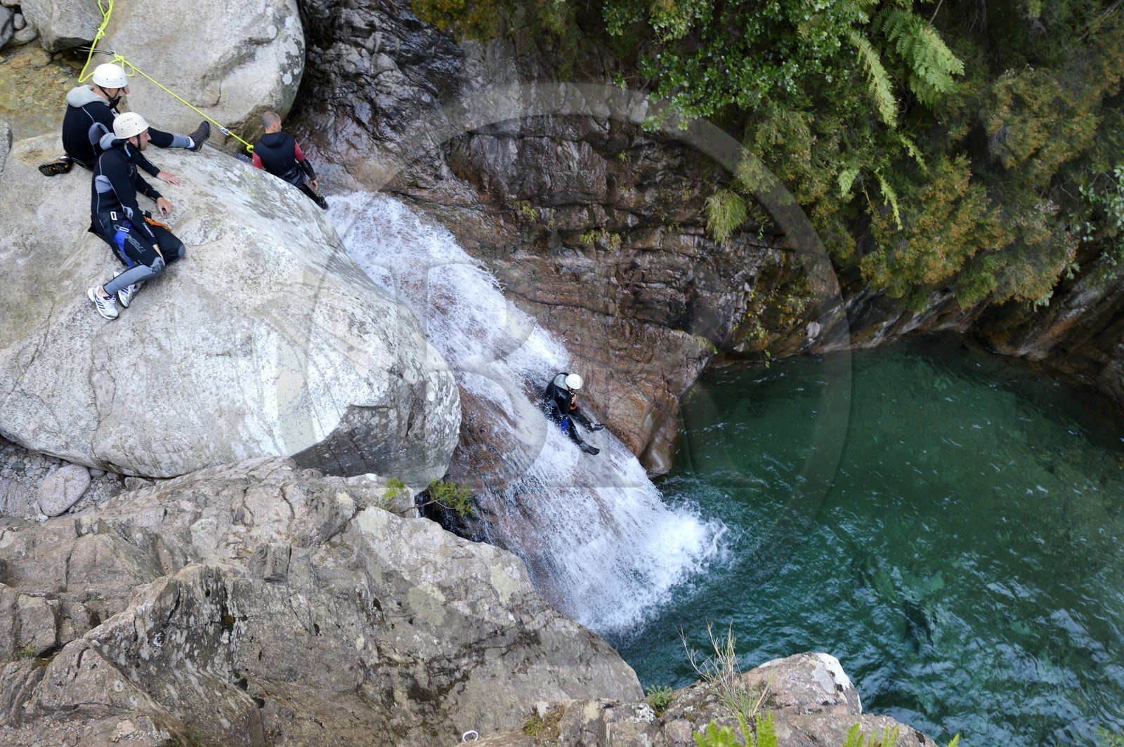 France, Corse-du-Sud (2A), Alta Rocca, Bavella, canyonning dans le torrent de Polischellu