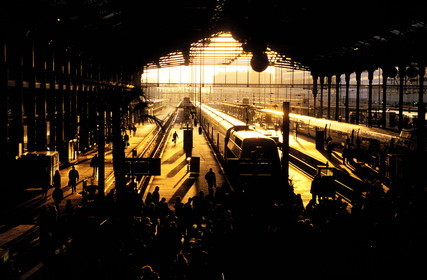 France, Paris (75), gare du Nord, arrivée au petit matin des trains de banlieue