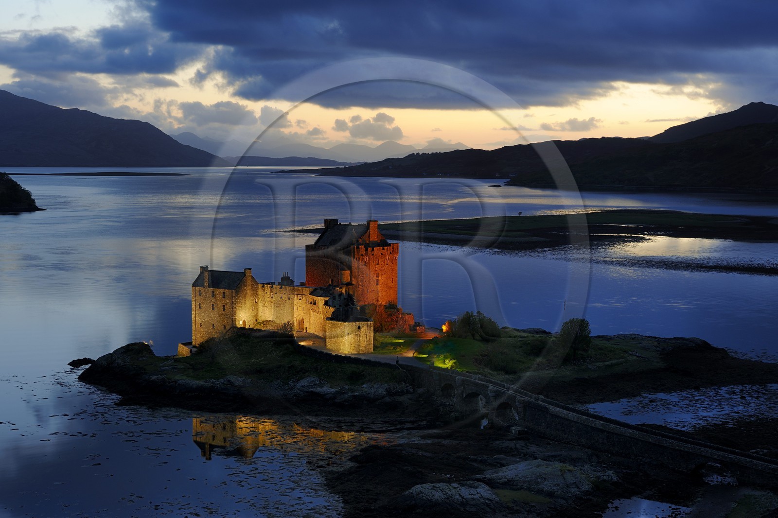 Royaume-Uni, Ecosse, région des Highlands, comté de Ross & Cromarty, Eilean Donan Castle, château à l'entrée du Loch Duich