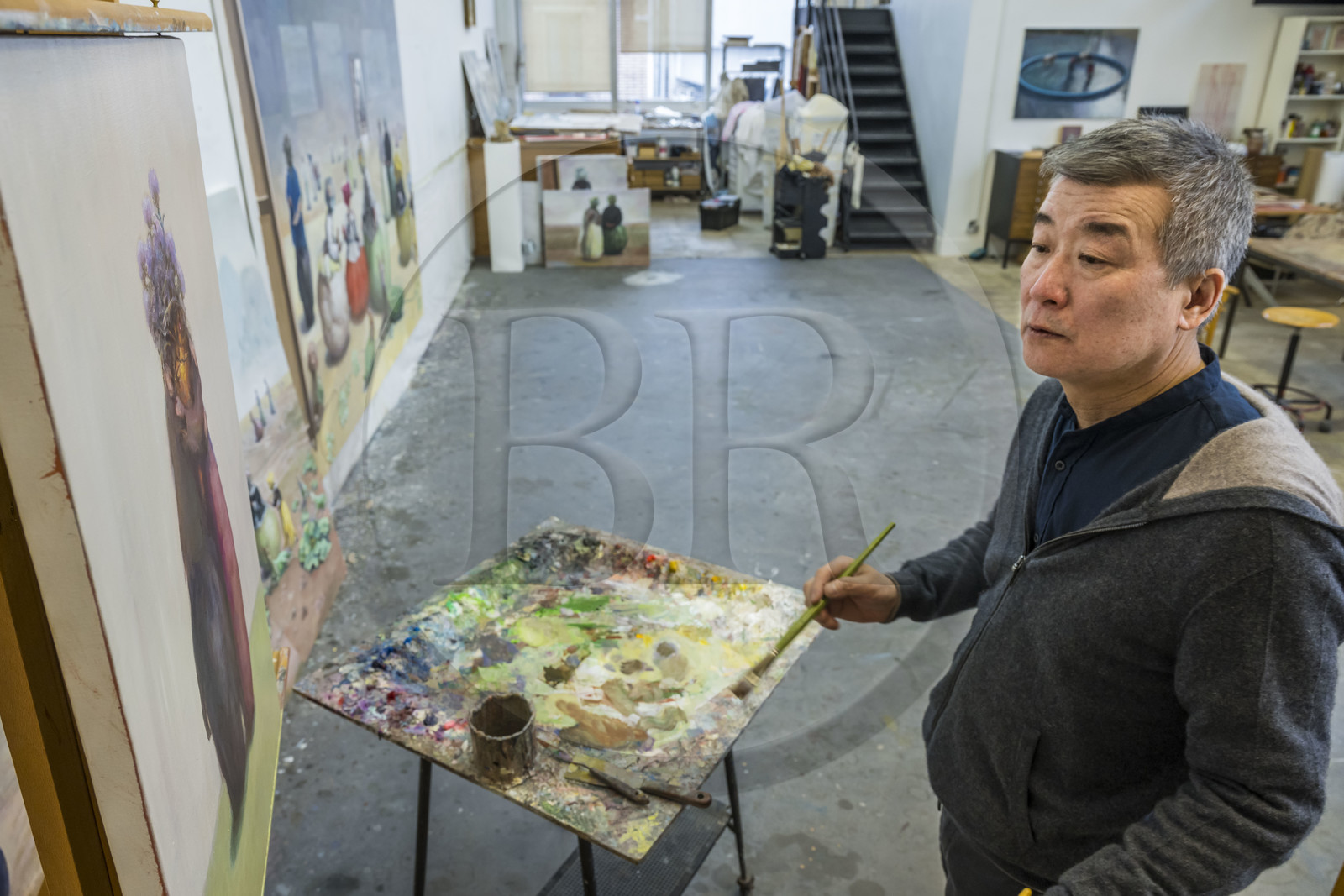 France, l'artiste peintre de Xiao Fan Ru dans son atelier aux Lilas près de Paris