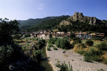 France, Aude (11), château et village de Padern dans les Corbières Cathares