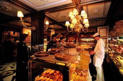 France, Nord (59), Lille, la première boulangerie-pâtisserie Paul dans le centre ville, rue de Paris