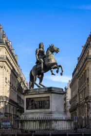 France, Paris (75), place des Victoires, la statue équestre de Louis XIV de François-Joseph Bosio