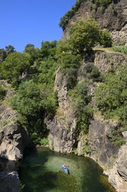 France, Ardèche (07), Parc Naturel Régional des Monts d'Ardèche, Thueyts, la haute-vallée de la rivière Ardèche