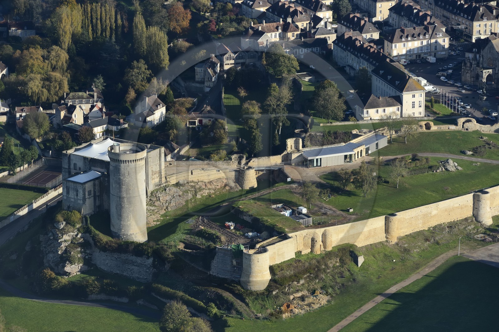 France, Calvados (14), Falaise, le château de Guillaume le Gonquérant (vue aérienne)