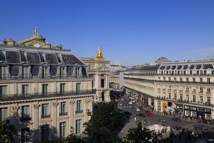 France, Paris (75), place de l'Opéra et façades haussmanniennes