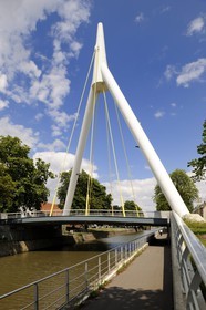 France, Haut-Rhin (68), Mulhouse, le nouveau pont à hauban de la Fonderie