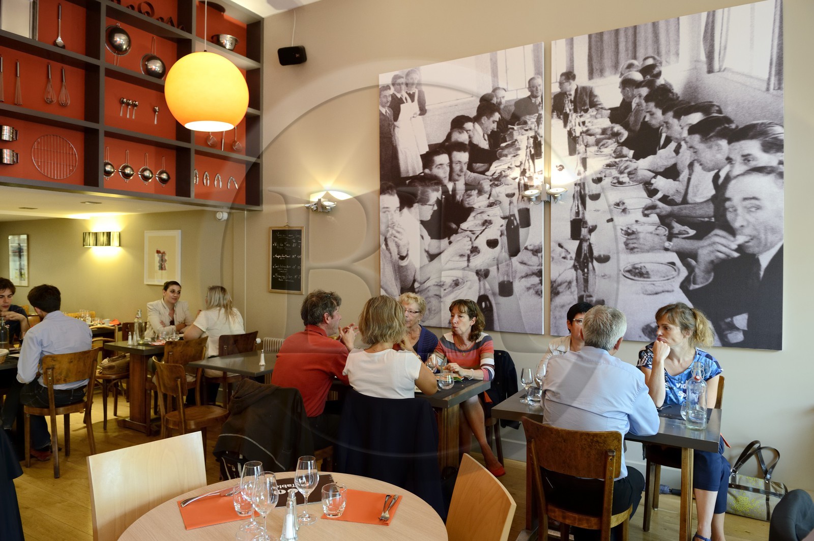 France, Rhône (69), Lyon, quartier de la Croix-Rousse, restaurant La Table du chef Thierry Lhopital sur la place Tabareau