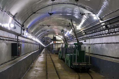 France, Bas-Rhin (67), Hunspach, la Ligne Maginot, le fort de Schoenenbourg, train à munitions dans la galerie souterraine principale de plus d'1km