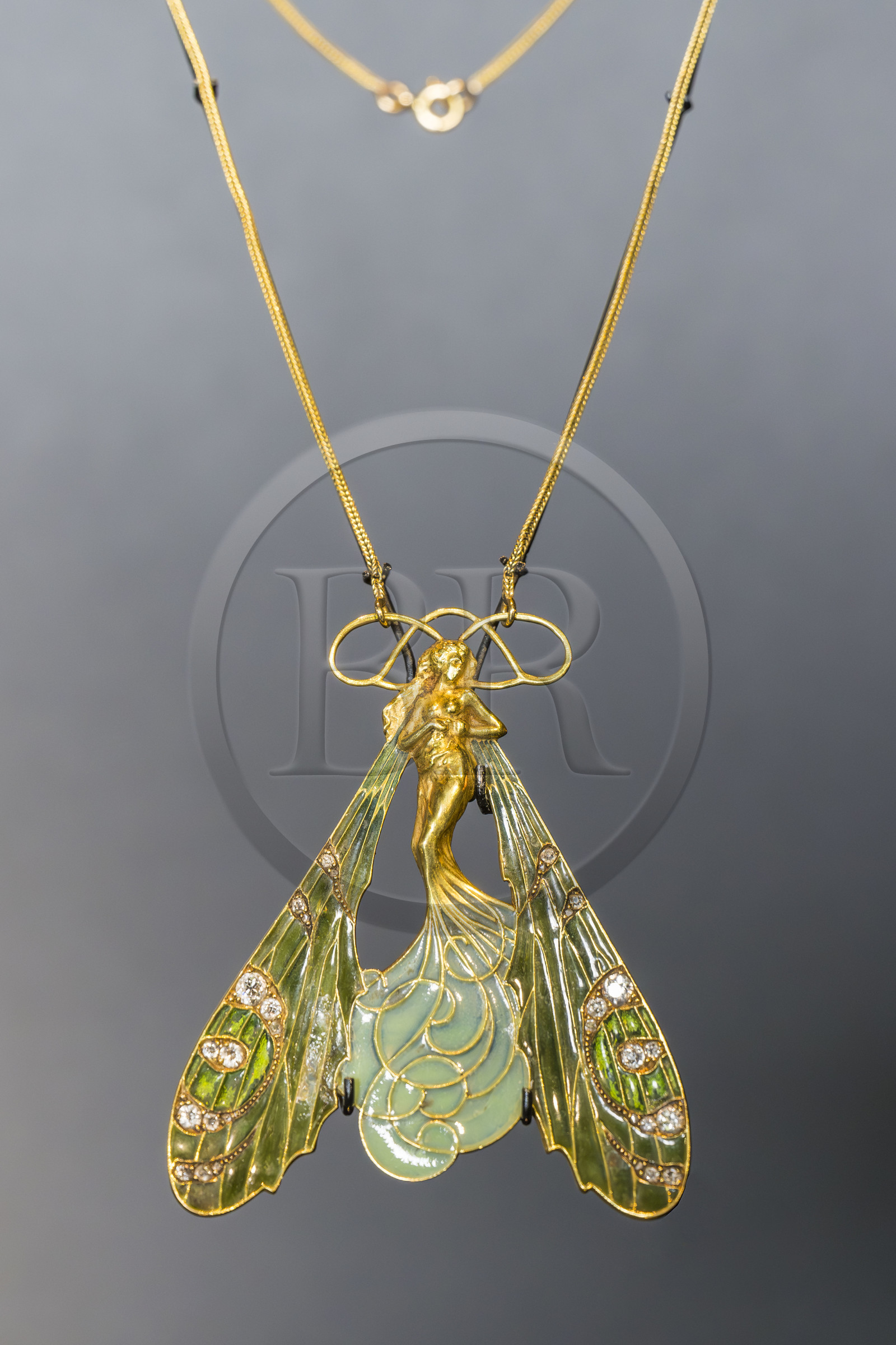France, Bas-Rhin (67), Wingen-sur-Moder, le musée Lalique, bijou créé par René Lalique, broche La Broche Fée vers 1897-1898, en or, platine et émail