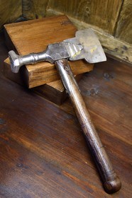 France, Aisne (02), Château-Thierry, Musée Jean de La Fontaine - Ville de Chateau-Thierry, marteau de Maître des Eaux et Forêts, charge exercée par Jean de La Fontaine et son père