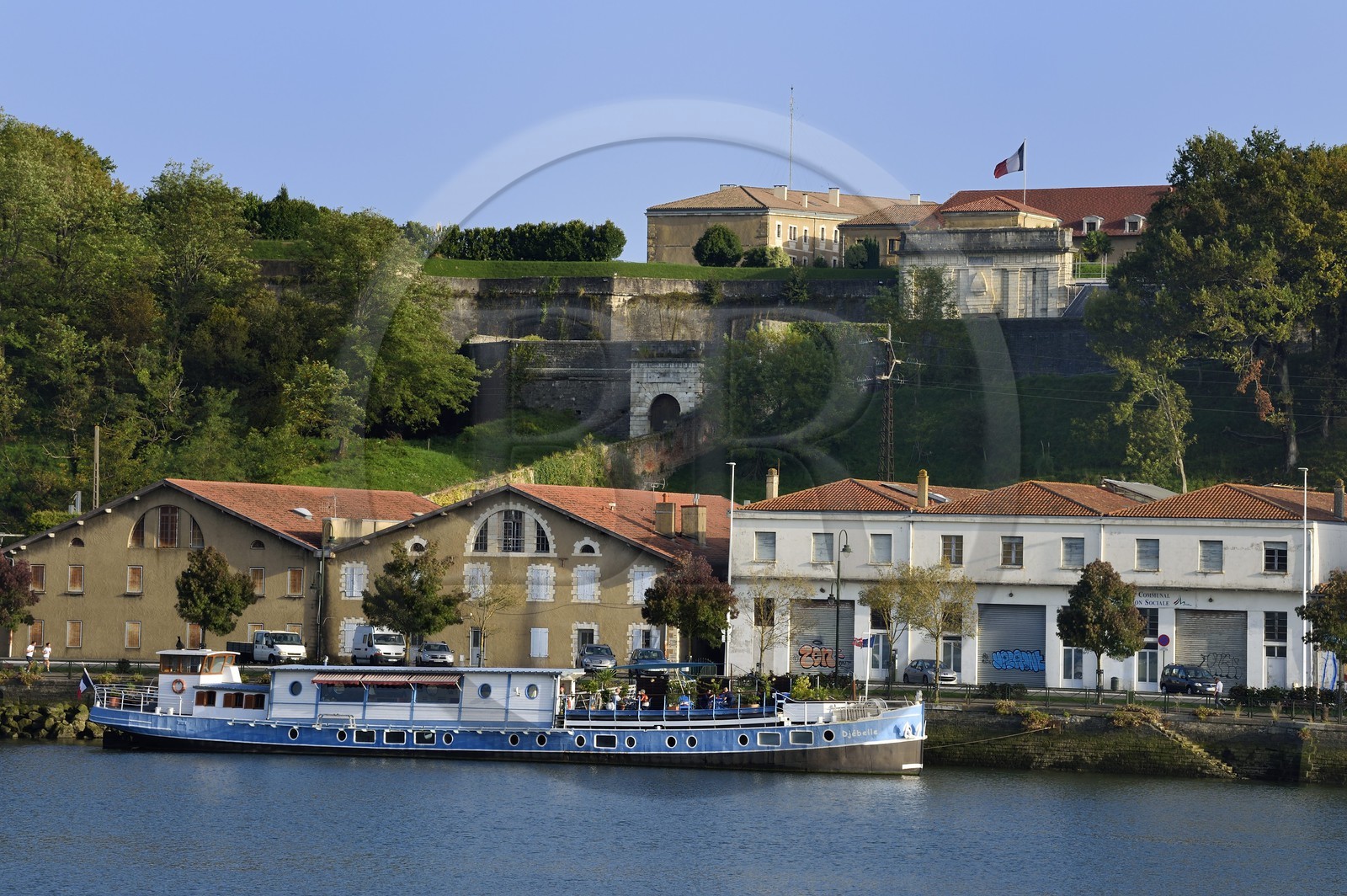 France, Pyrénées-Atlantiques (64), Pays-Basque, Bayonne, la citadelle dessinée par Vauban sur les bords de l'Adour