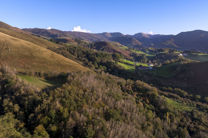 France, Pyrénées-Atlantiques (64), Pays-Basque, fermes de la vallée des Aldudes